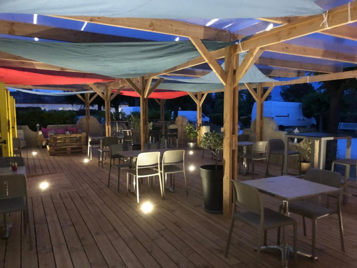 Logis hôtel restaurant Le clos saint loup Bram Exterior foto