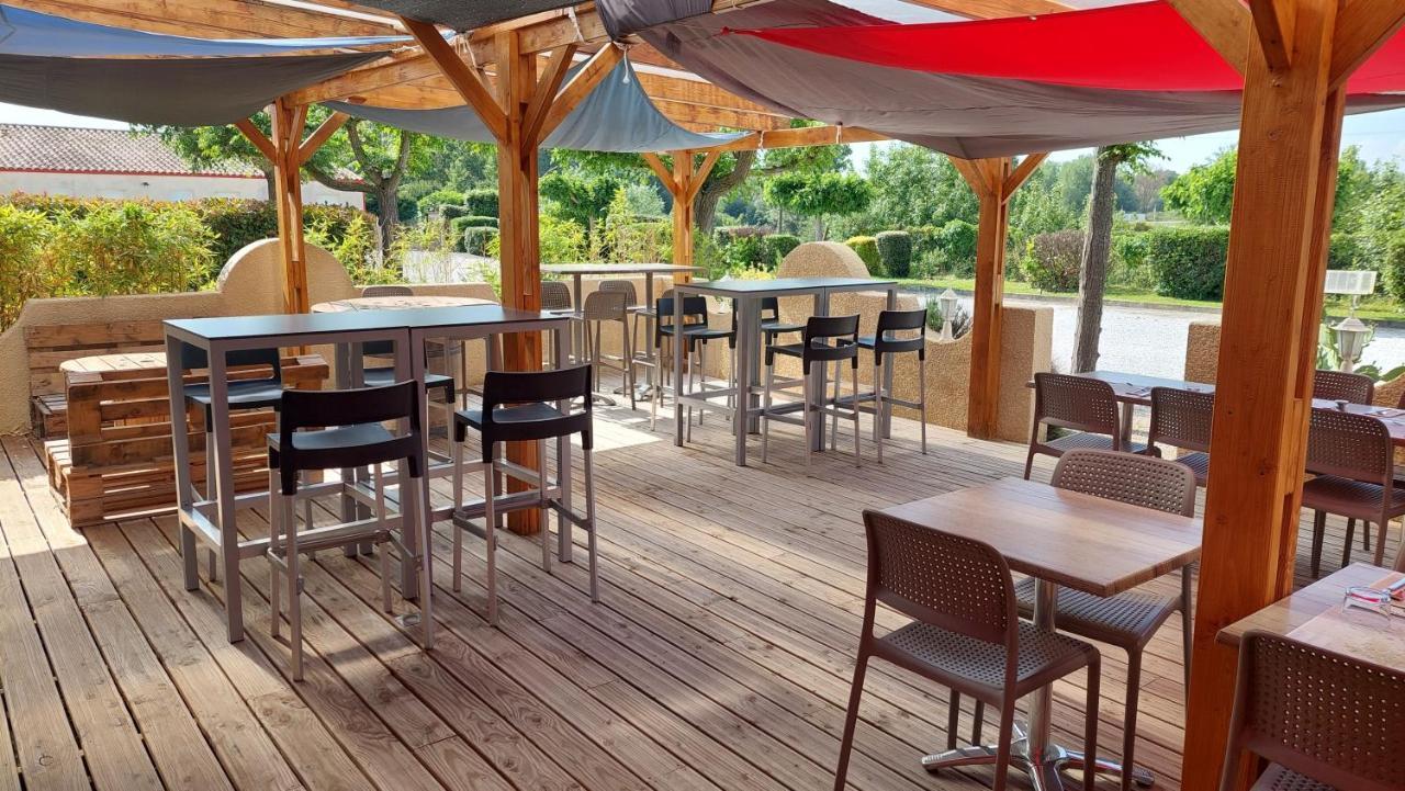 Logis hôtel restaurant Le clos saint loup Bram Exterior foto