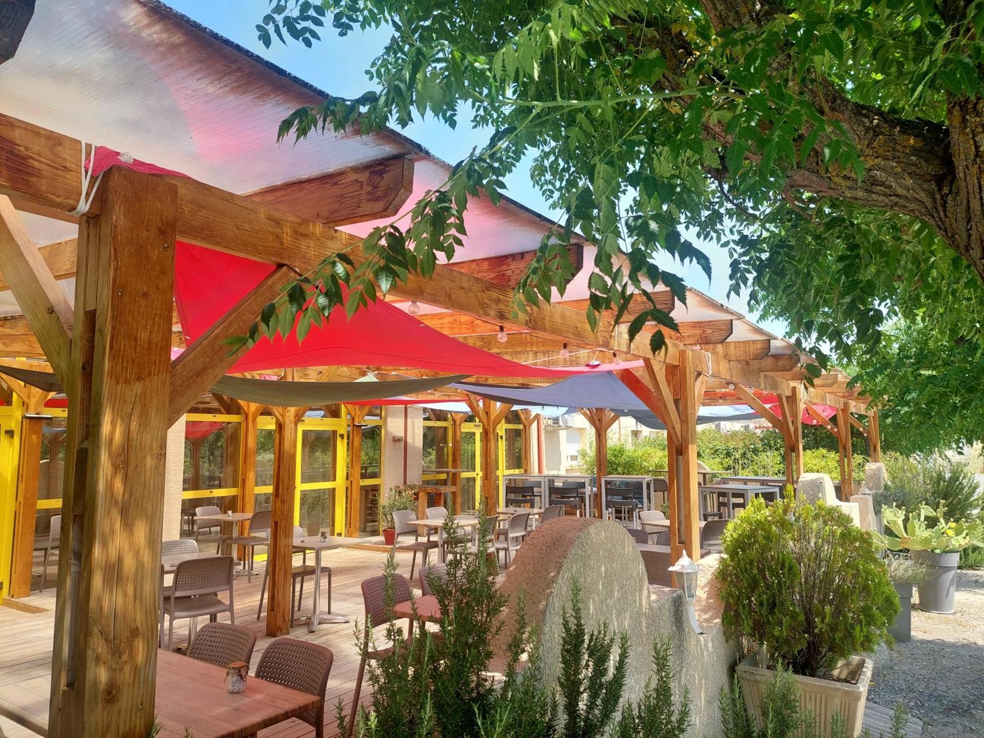 Logis hôtel restaurant Le clos saint loup Bram Exterior foto