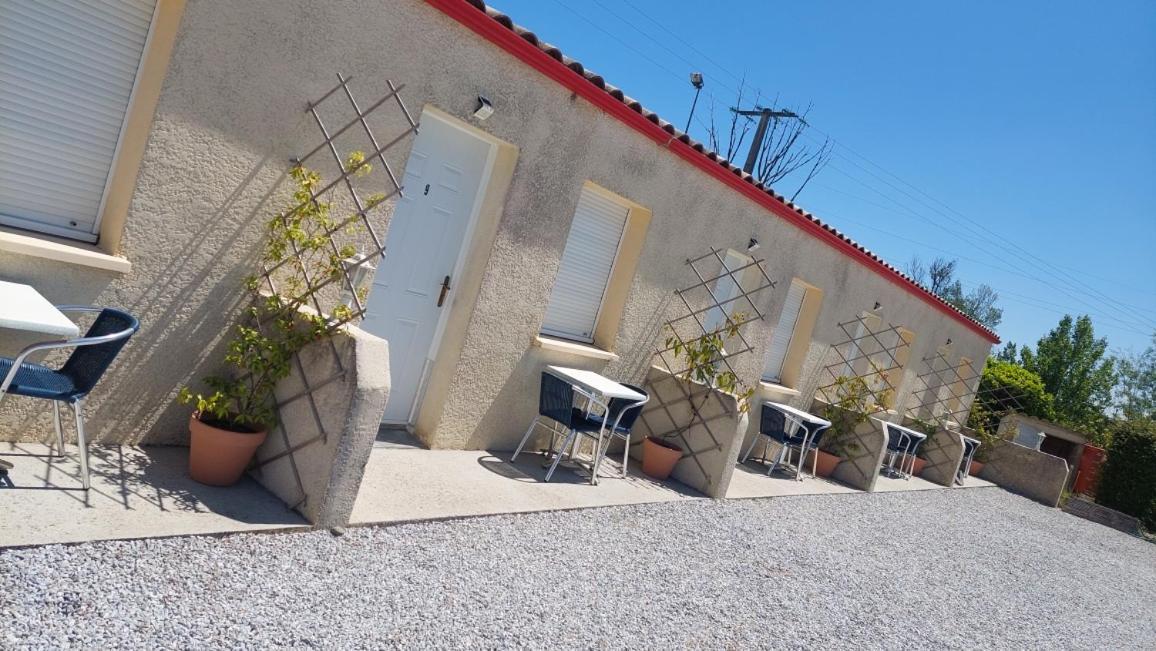 Logis hôtel restaurant Le clos saint loup Bram Exterior foto