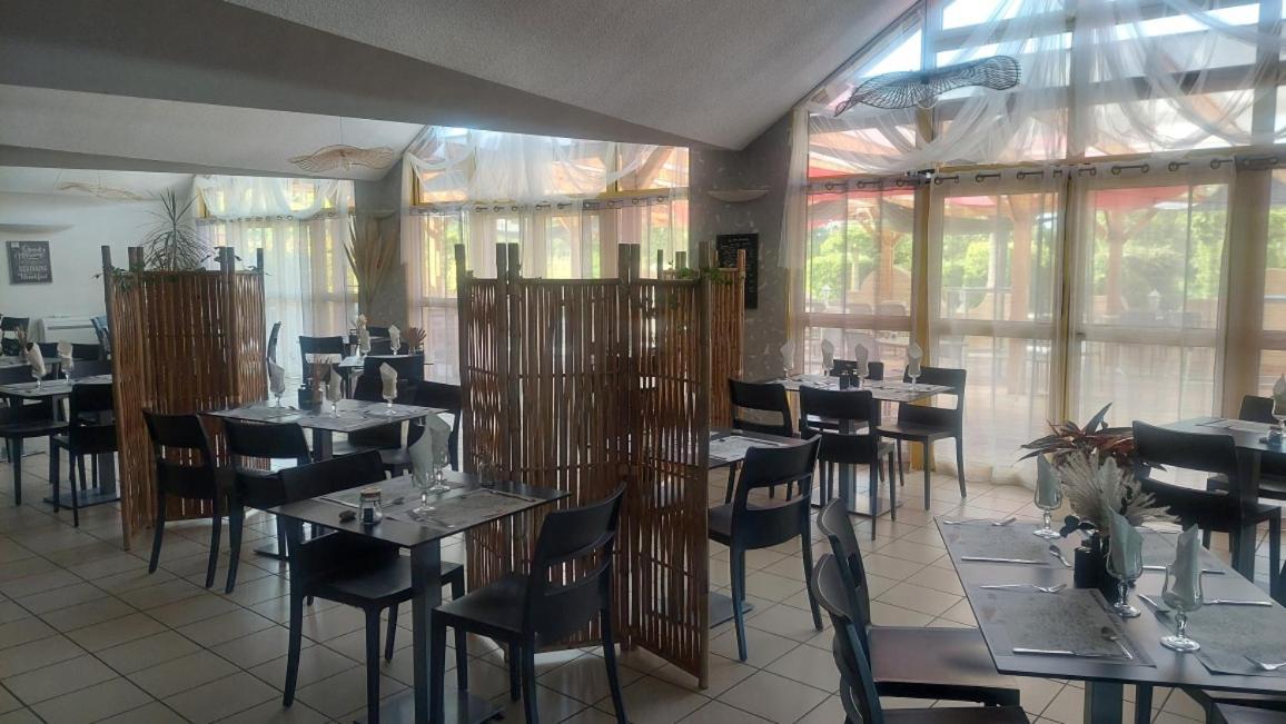 Logis hôtel restaurant Le clos saint loup Bram Exterior foto