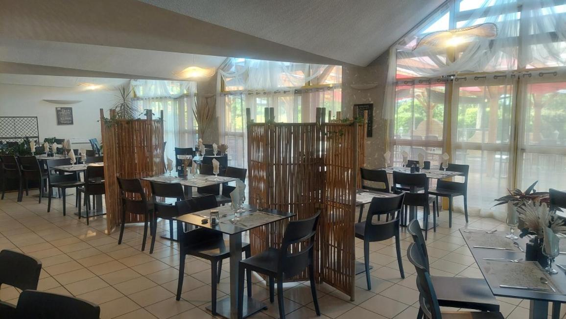 Logis hôtel restaurant Le clos saint loup Bram Exterior foto